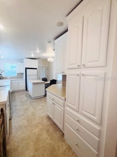 На продажу: $255,900 (3 спален, 2 ванн, 1710 Квадратных фут)