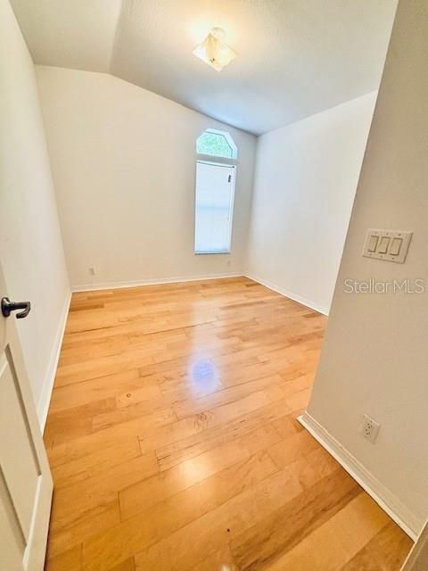 На продажу: $255,900 (3 спален, 2 ванн, 1710 Квадратных фут)