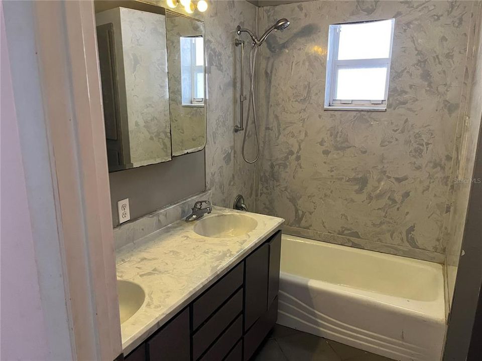 待售: $470,000 (5 贝兹, 3 浴室, 4176 平方英尺)