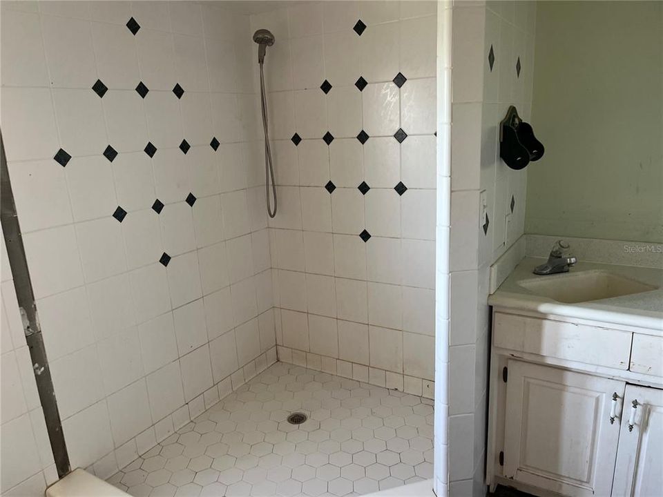 待售: $470,000 (5 贝兹, 3 浴室, 4176 平方英尺)