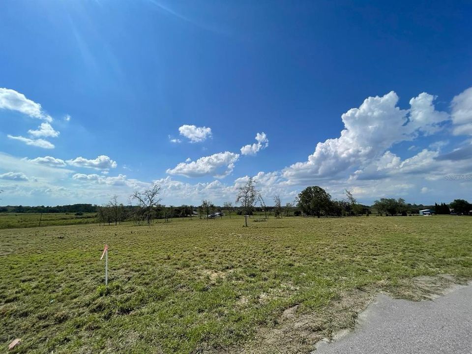 待售: $348,000 (4.71 acres)