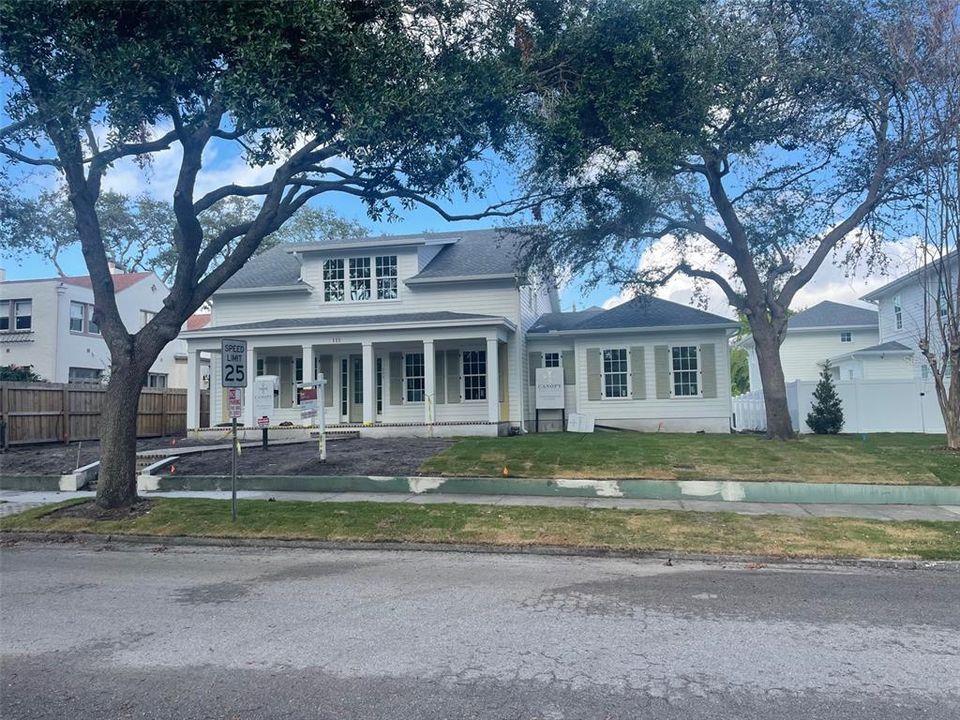 最近售出: $3,595,000 (4 贝兹, 4 浴室, 4518 平方英尺)