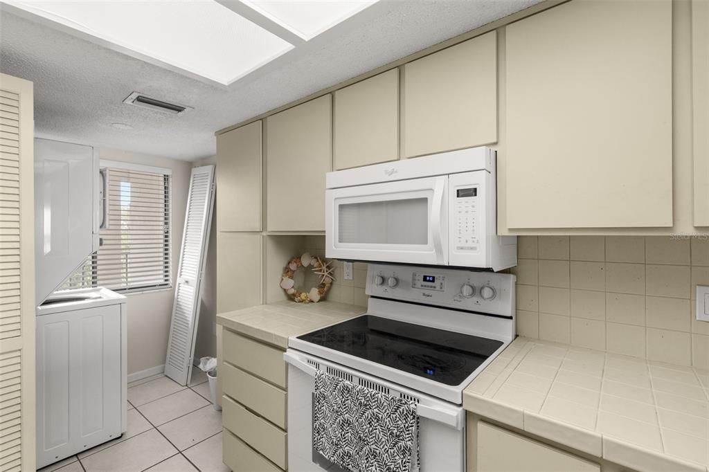 На продажу: $270,000 (2 спален, 2 ванн, 1025 Квадратных фут)