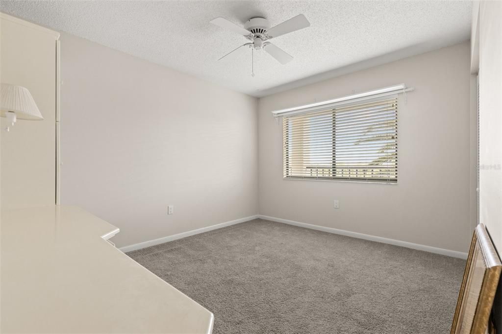 На продажу: $270,000 (2 спален, 2 ванн, 1025 Квадратных фут)