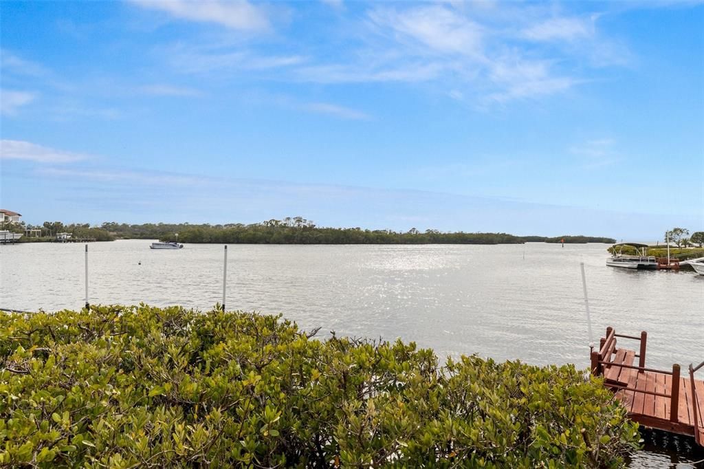 На продажу: $270,000 (2 спален, 2 ванн, 1025 Квадратных фут)