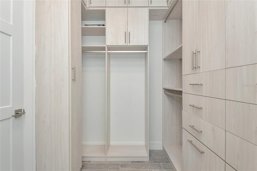 合同活跃: $749,000 (4 贝兹, 3 浴室, 2859 平方英尺)