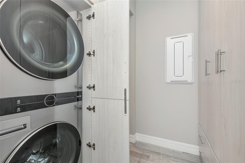 合同活跃: $749,000 (4 贝兹, 3 浴室, 2859 平方英尺)