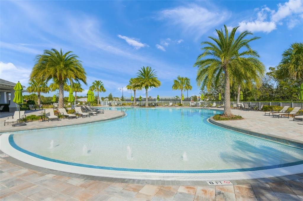 合同活跃: $749,000 (4 贝兹, 3 浴室, 2859 平方英尺)