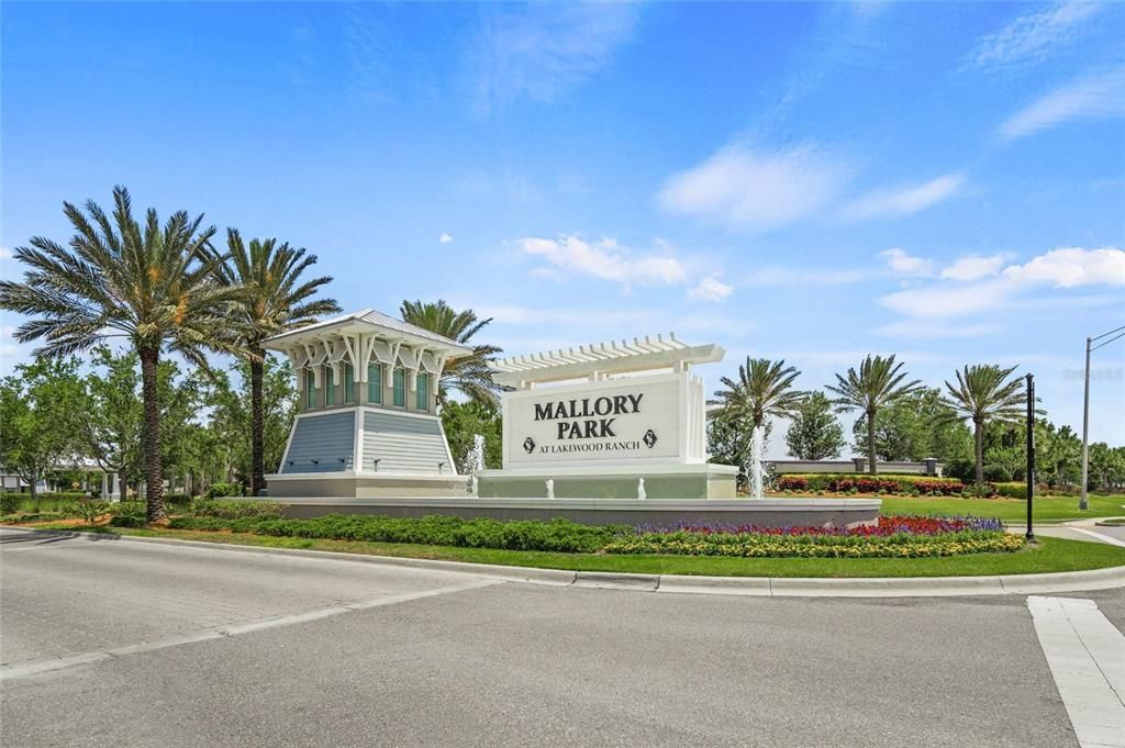 合同活跃: $749,000 (4 贝兹, 3 浴室, 2859 平方英尺)