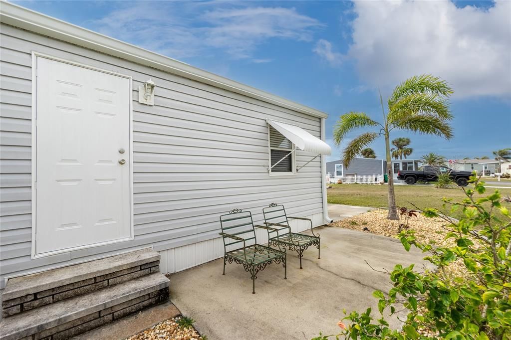 Active With Contract: $140,000 (2 beds, 2 baths, 784 Square Feet)