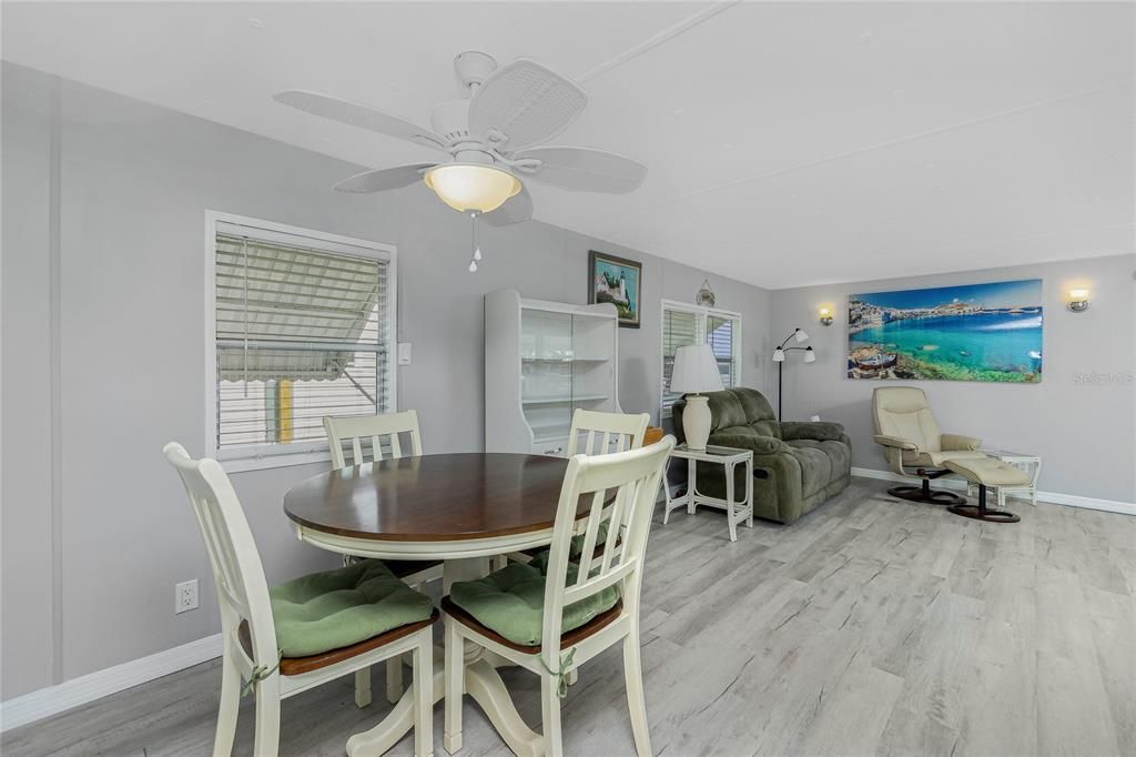 Active With Contract: $140,000 (2 beds, 2 baths, 784 Square Feet)