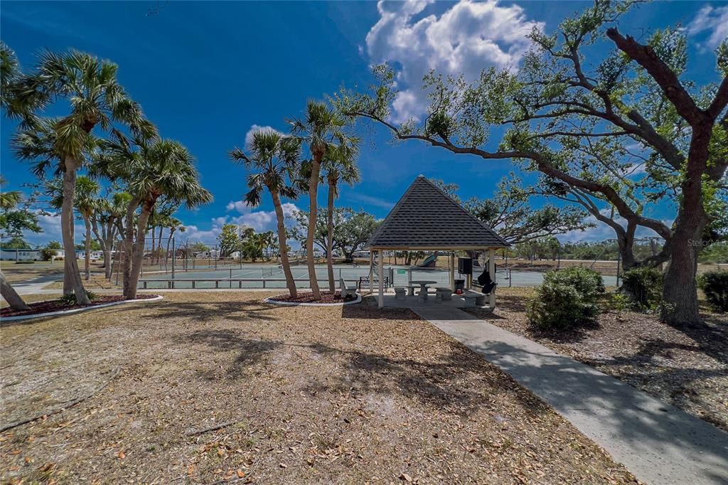 Active With Contract: $140,000 (2 beds, 2 baths, 784 Square Feet)