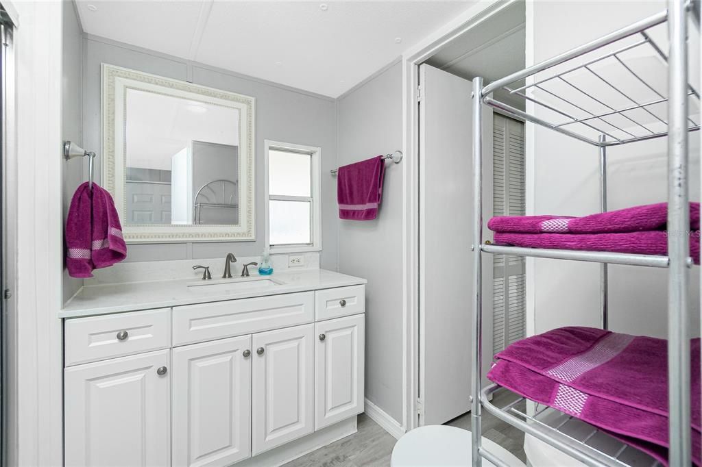 Active With Contract: $140,000 (2 beds, 2 baths, 784 Square Feet)