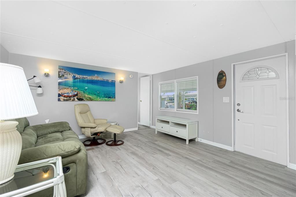 Active With Contract: $140,000 (2 beds, 2 baths, 784 Square Feet)