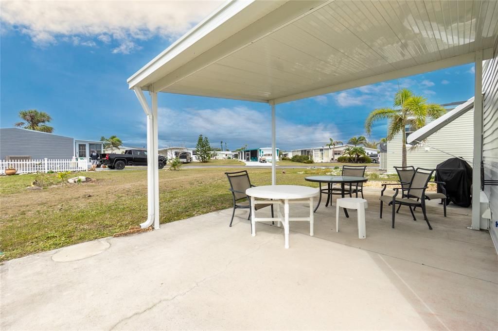 Active With Contract: $140,000 (2 beds, 2 baths, 784 Square Feet)