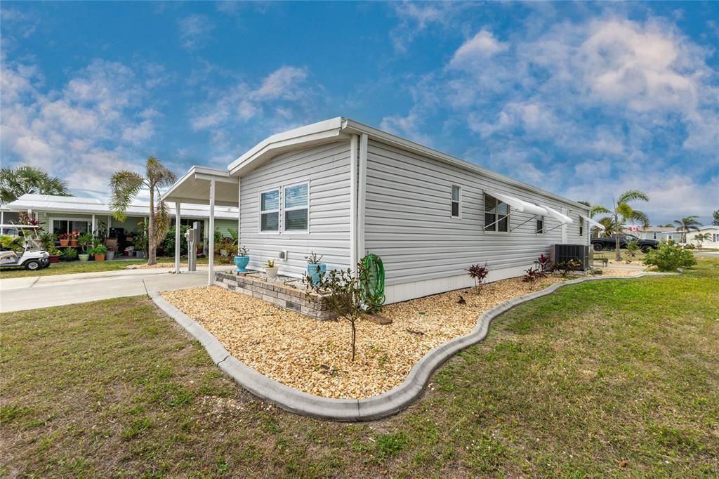 Active With Contract: $140,000 (2 beds, 2 baths, 784 Square Feet)