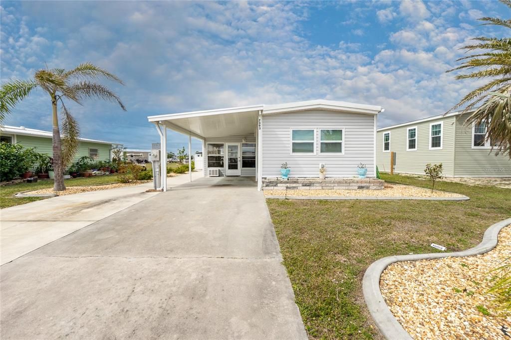 Active With Contract: $140,000 (2 beds, 2 baths, 784 Square Feet)