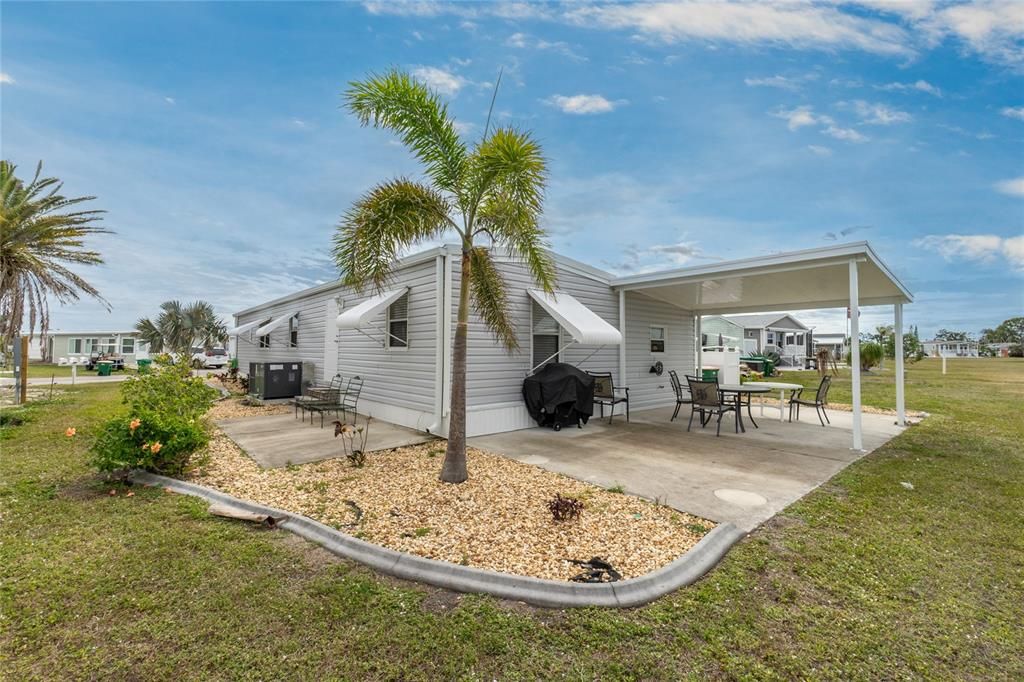 Active With Contract: $140,000 (2 beds, 2 baths, 784 Square Feet)