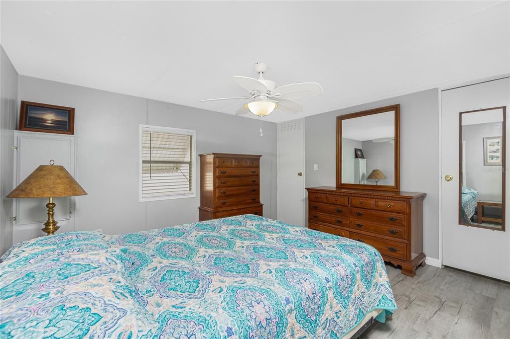 Active With Contract: $140,000 (2 beds, 2 baths, 784 Square Feet)