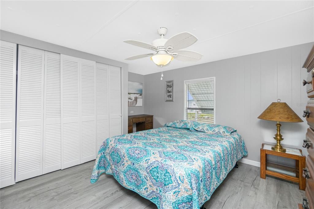 Active With Contract: $140,000 (2 beds, 2 baths, 784 Square Feet)