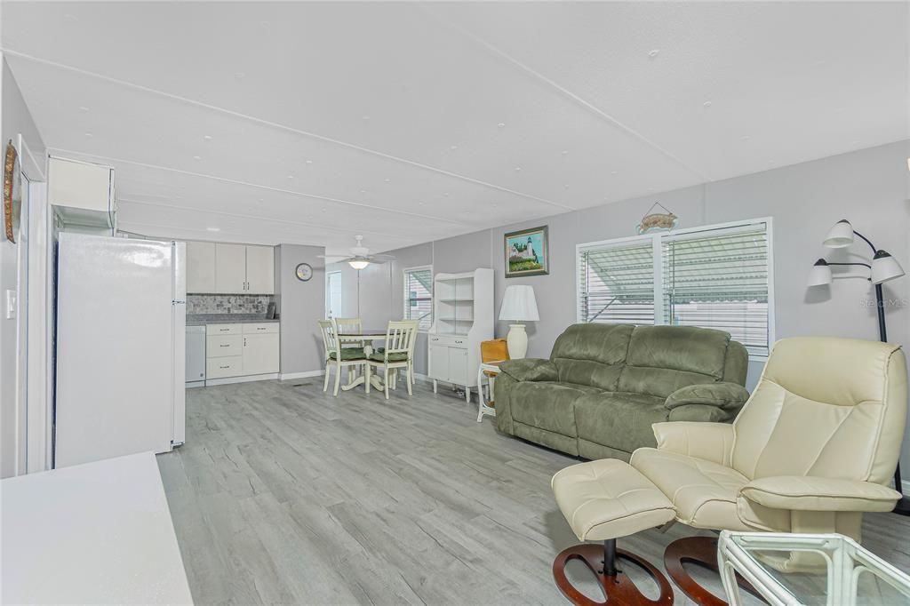 Active With Contract: $140,000 (2 beds, 2 baths, 784 Square Feet)