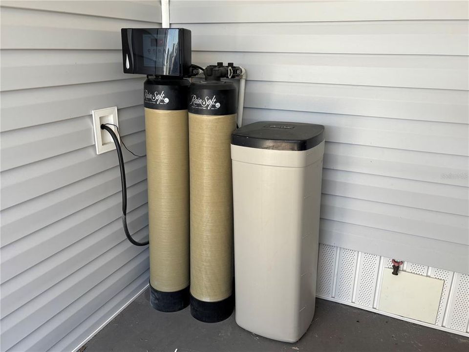 Active With Contract: $140,000 (2 beds, 2 baths, 784 Square Feet)