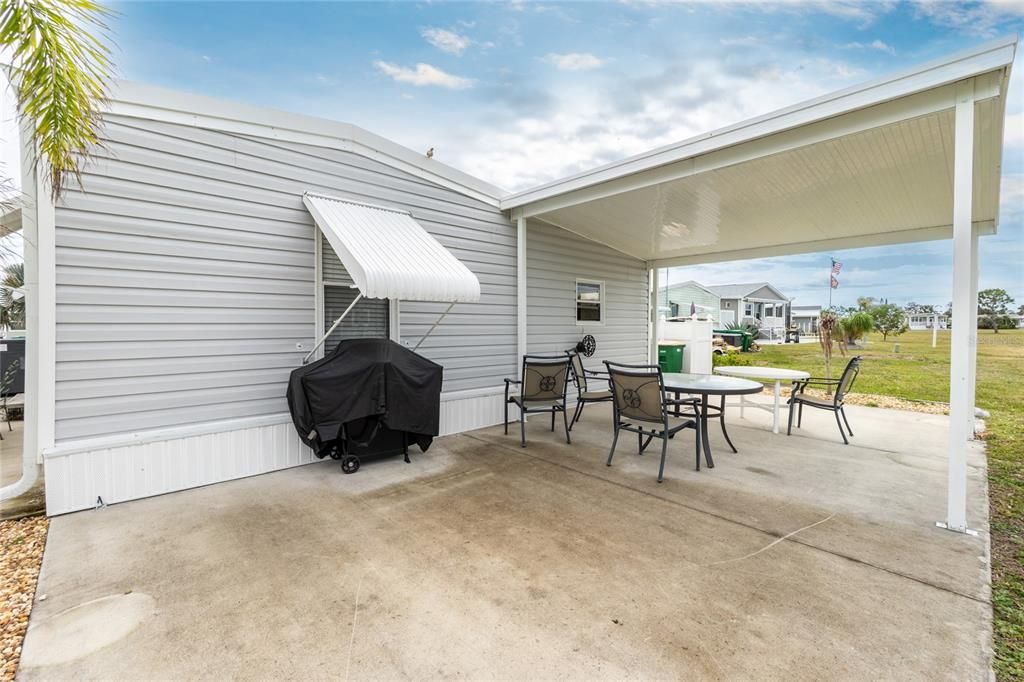 Active With Contract: $140,000 (2 beds, 2 baths, 784 Square Feet)