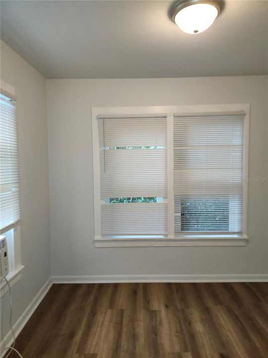 出租: $950 (2 贝兹, 1 浴室, 1188 平方英尺)