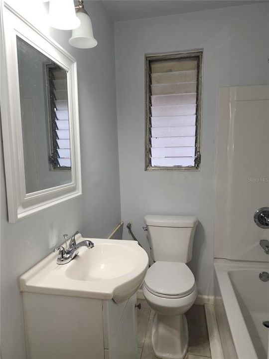 出租: $950 (2 贝兹, 1 浴室, 1188 平方英尺)