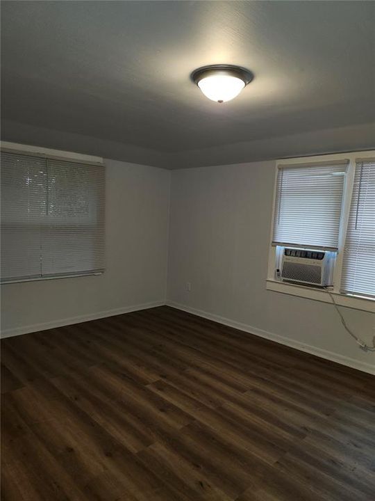 出租: $950 (2 贝兹, 1 浴室, 1188 平方英尺)