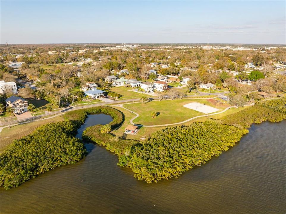 待售: $325,000 (0.35 acres)