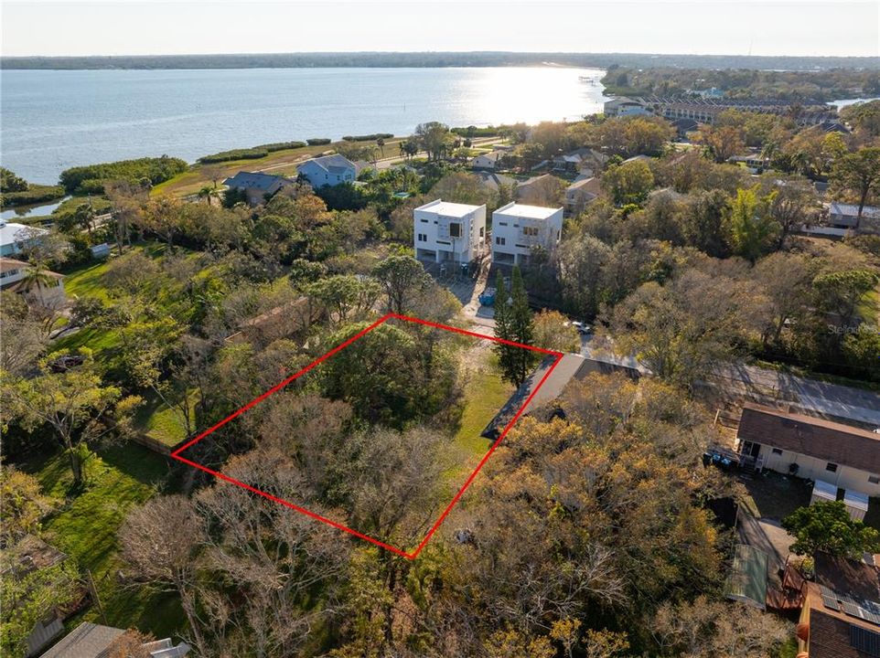 待售: $325,000 (0.35 acres)