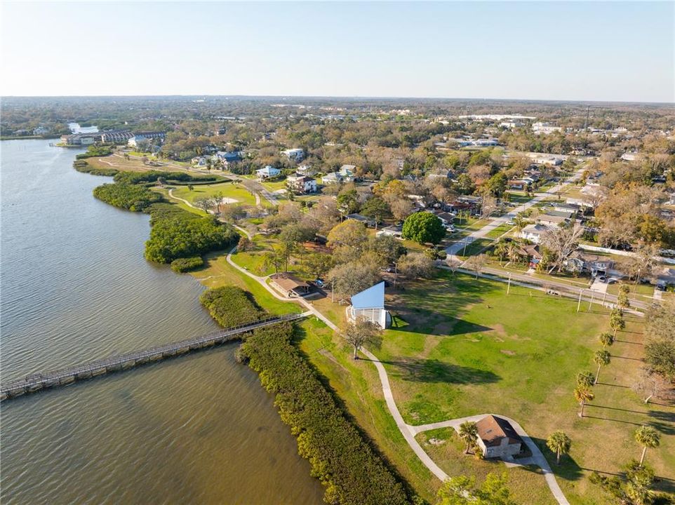 待售: $325,000 (0.35 acres)