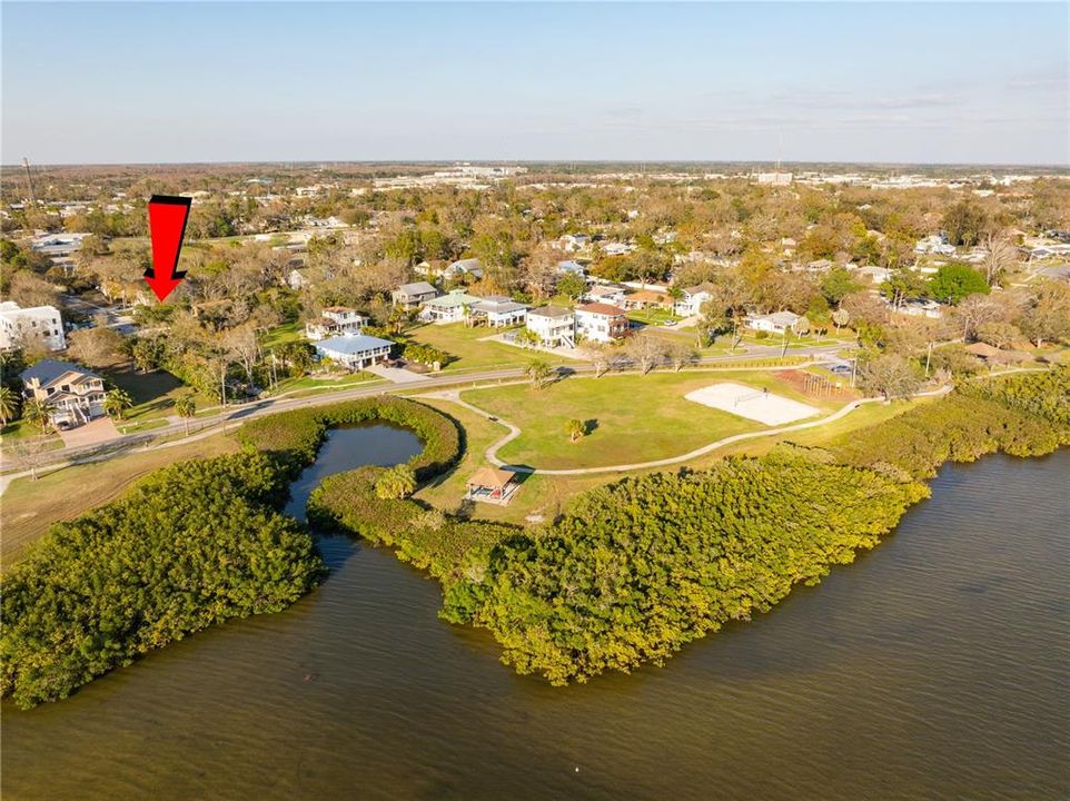 待售: $325,000 (0.35 acres)