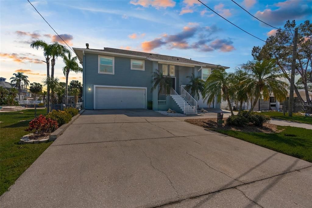 Vendido Recientemente: $824,000 (3 camas, 3 baños, 1662 Pies cuadrados)