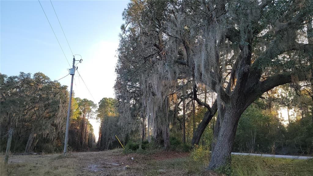 На продажу: $489,900 (8.21 acres)