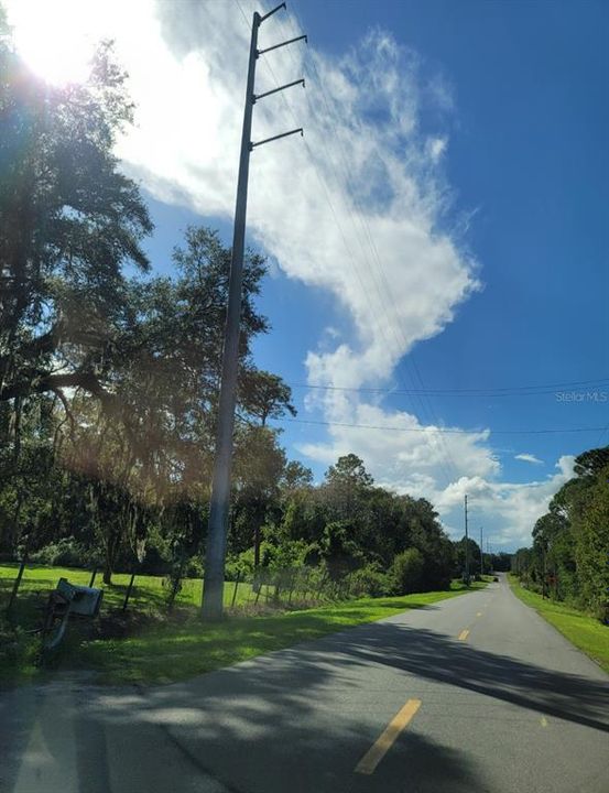 На продажу: $489,900 (8.21 acres)