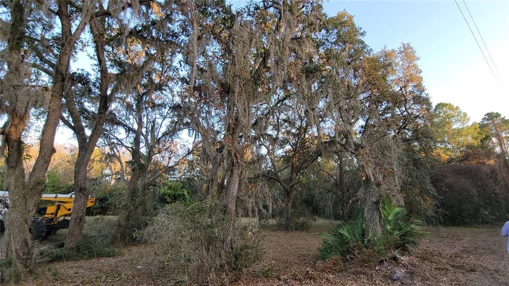 На продажу: $489,900 (8.21 acres)