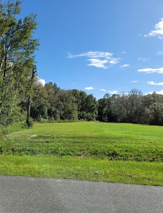 На продажу: $489,900 (8.21 acres)