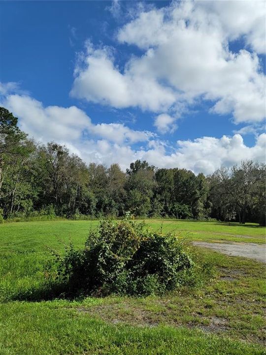 На продажу: $489,900 (8.21 acres)