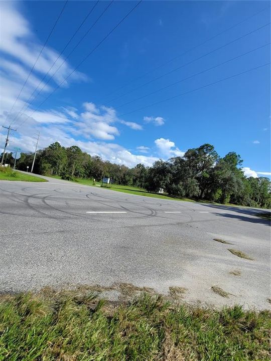 На продажу: $489,900 (8.21 acres)