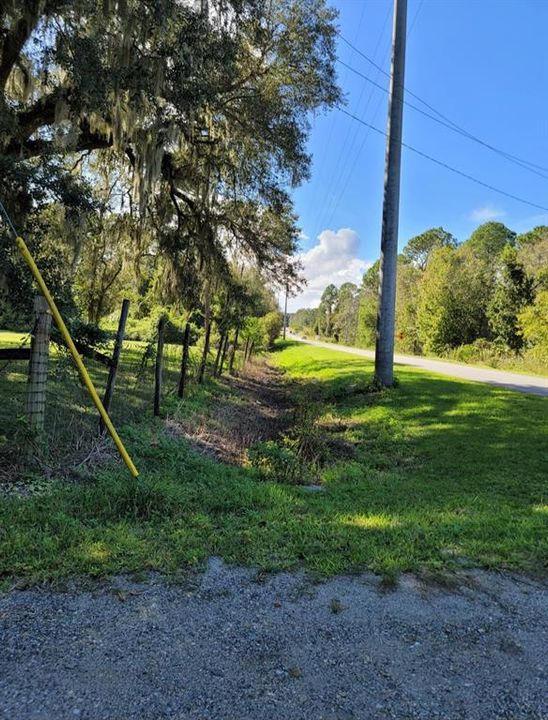 На продажу: $489,900 (8.21 acres)