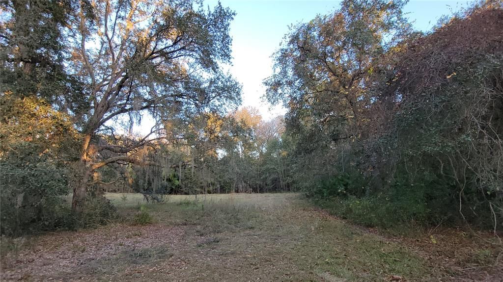 На продажу: $489,900 (8.21 acres)