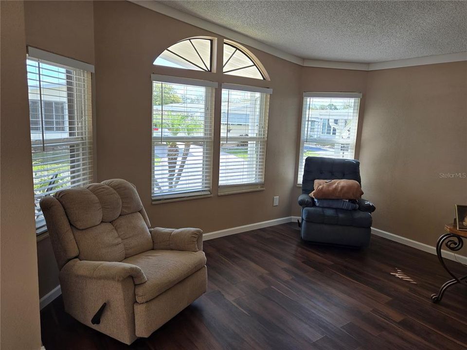 Под контрактом: $134,999 (2 спален, 2 ванн, 1378 Квадратных фут)