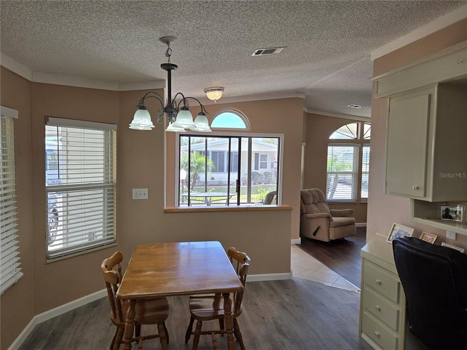 Под контрактом: $134,999 (2 спален, 2 ванн, 1378 Квадратных фут)