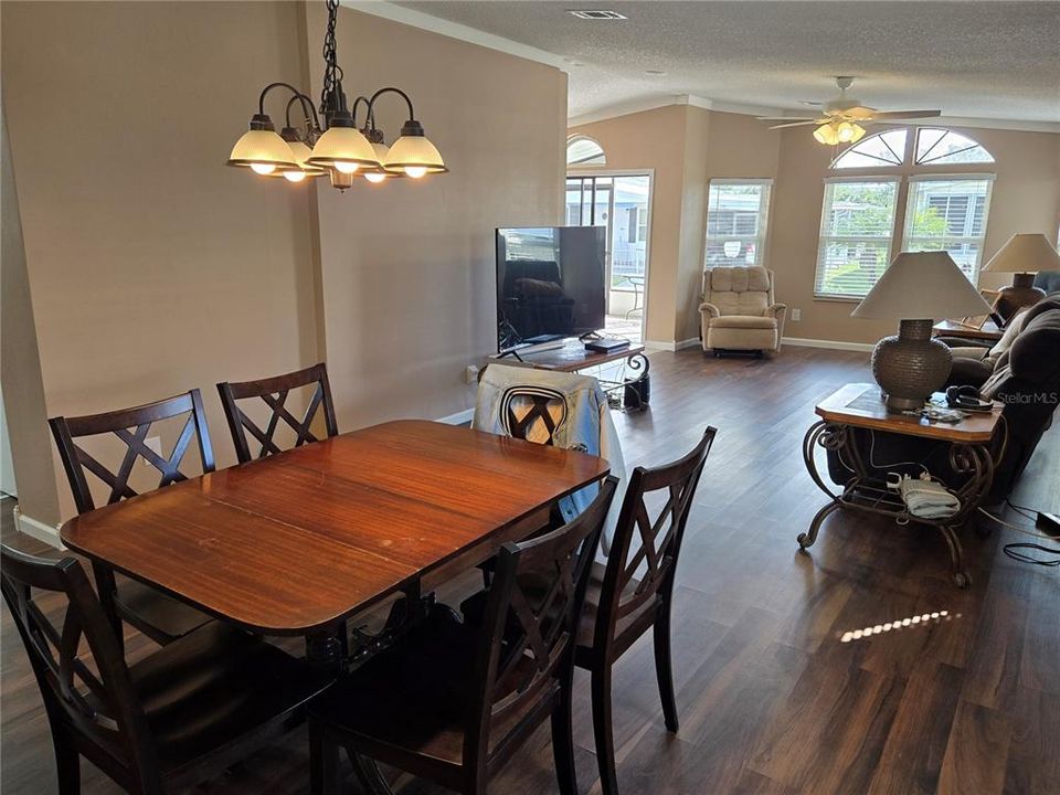 Под контрактом: $134,999 (2 спален, 2 ванн, 1378 Квадратных фут)