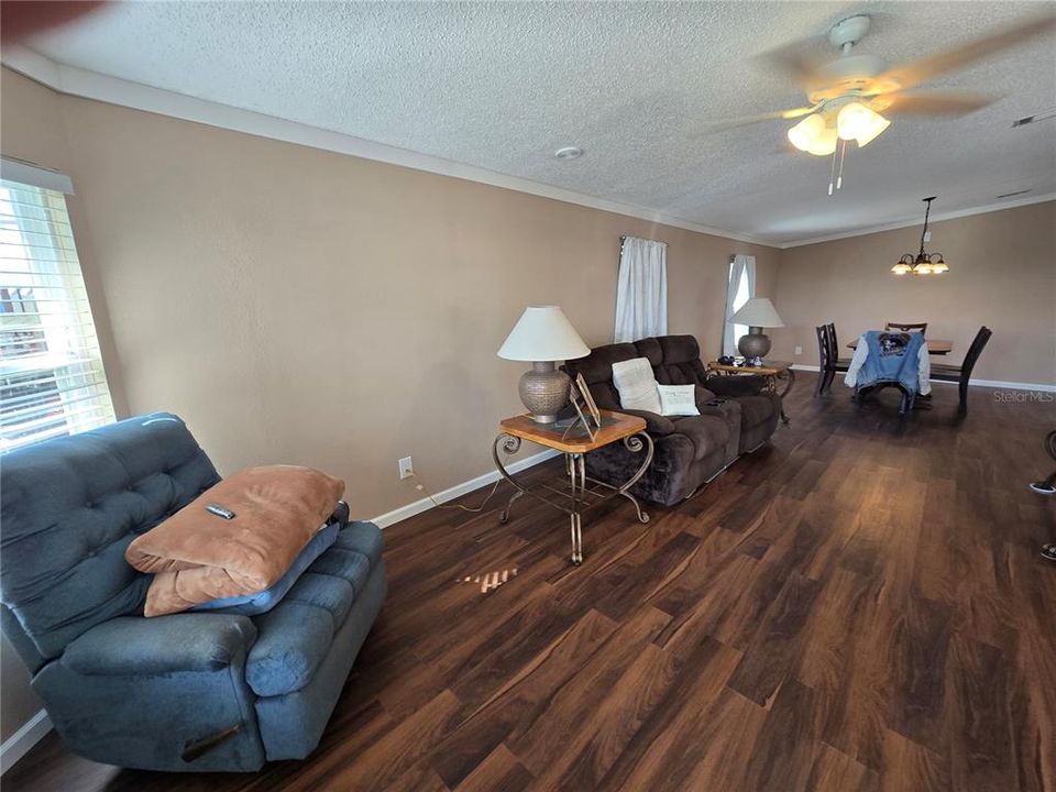 Под контрактом: $134,999 (2 спален, 2 ванн, 1378 Квадратных фут)