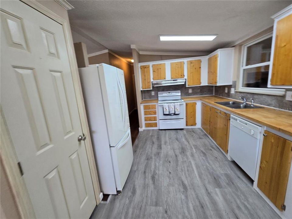 Под контрактом: $134,999 (2 спален, 2 ванн, 1378 Квадратных фут)