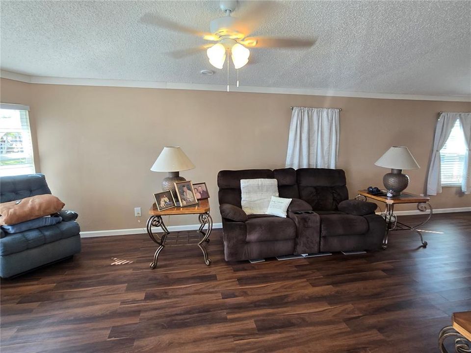 Под контрактом: $134,999 (2 спален, 2 ванн, 1378 Квадратных фут)