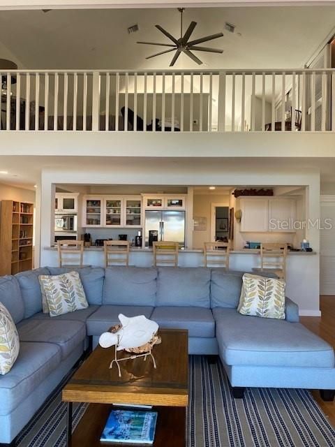 出租: $6,000 (3 贝兹, 2 浴室, 2488 平方英尺)